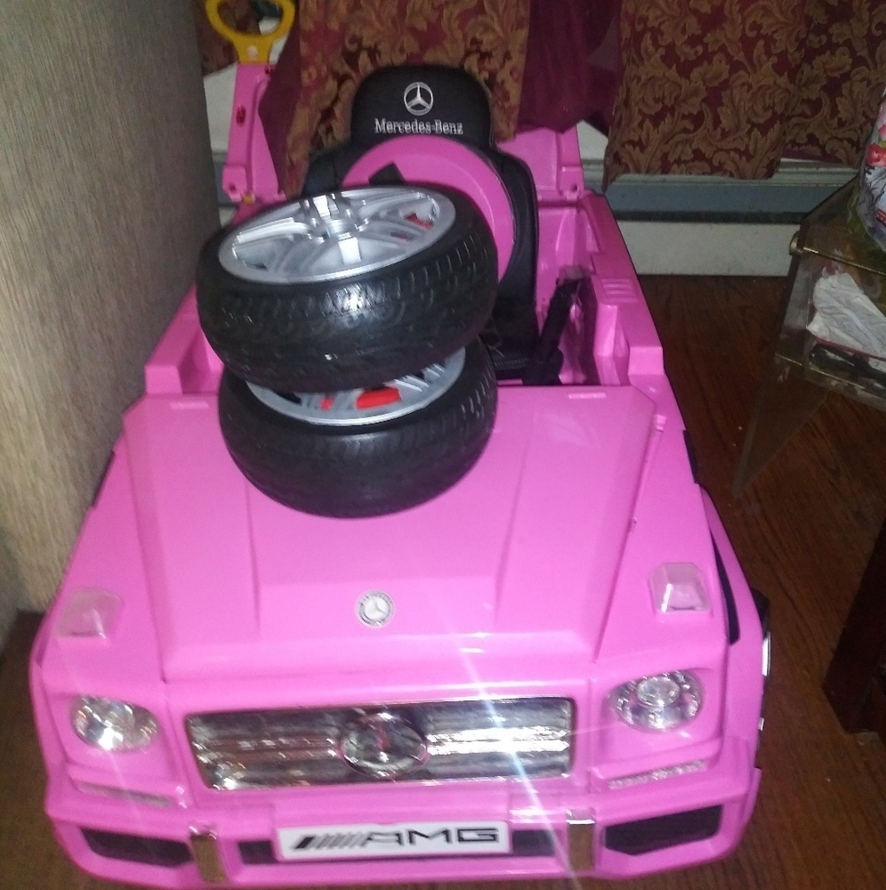 Mercedes-Benz car for toddler
